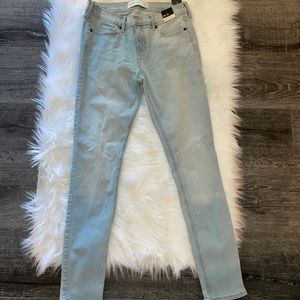 Abercrombie & Fitch Woman’s Super Skinny Jeans (???)